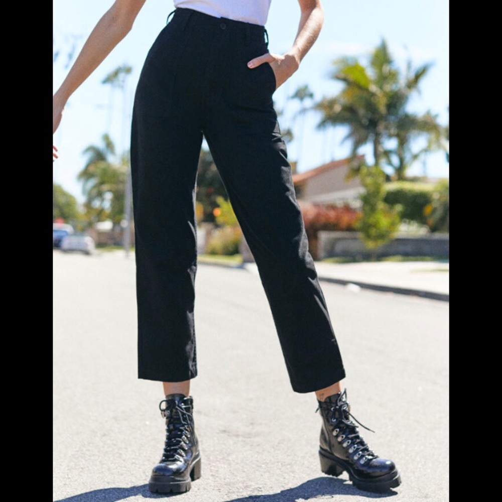 Brandy Melville John Galt | Black Cropped Pants
